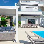 Beautiful Home In Punat With Private Swimming Pool, Can Be Inside Or Outside بيت للعطل