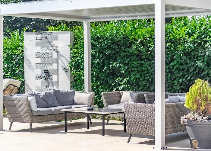 Front In With Kitchen * Punat