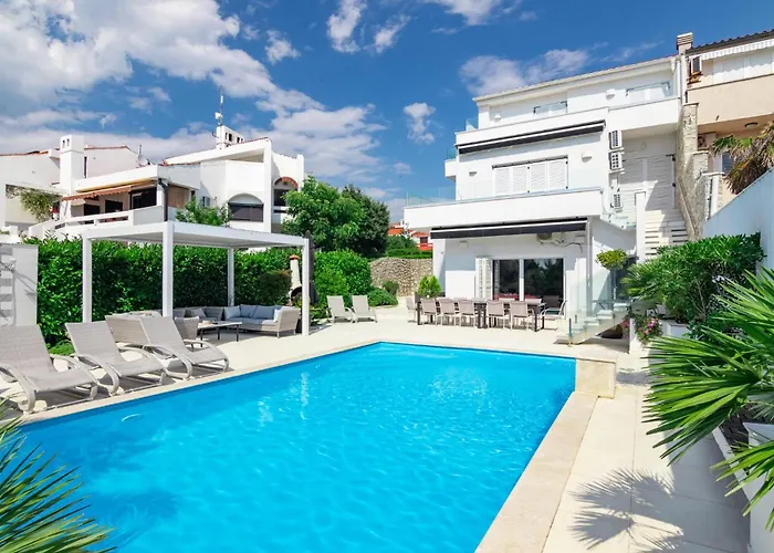 Front In With Kitchen Casa vacanze Punat