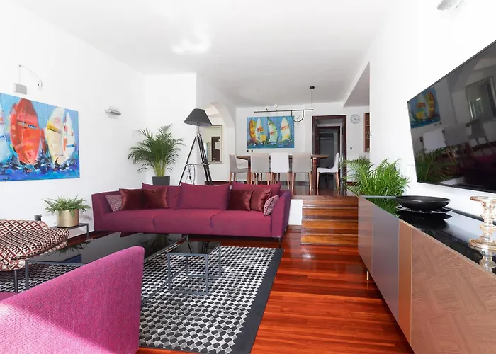 Front In With Kitchen