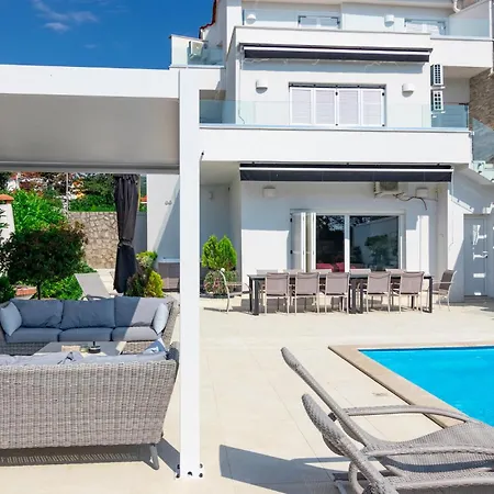 Beautiful Home In Punat With Private Swimming Pool, Can Be Inside Or Outside Ferienhaus