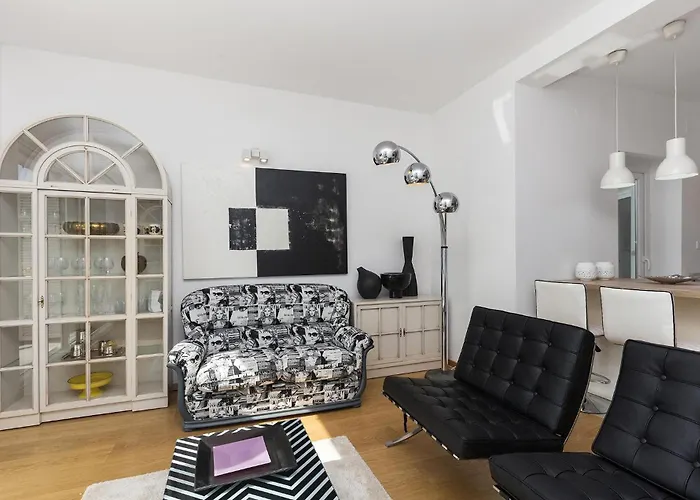 Front In With Kitchen Punat