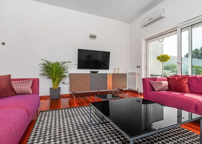 Front In With Kitchen * Punat