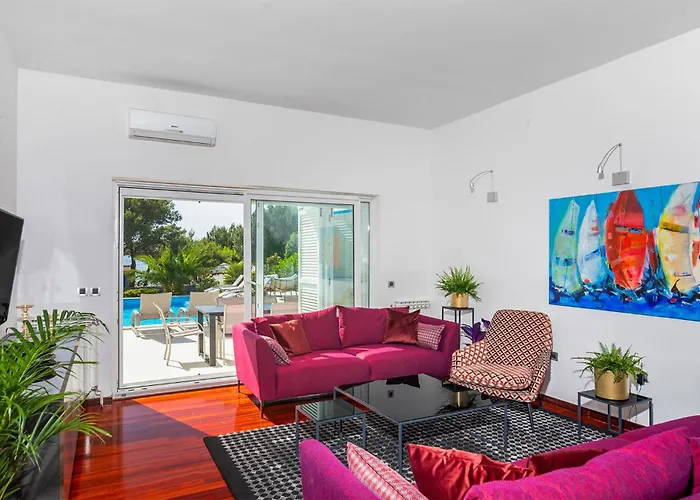 Front In With Kitchen