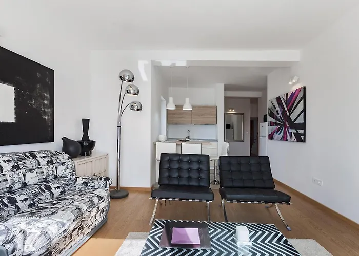 Front In With Kitchen Punat