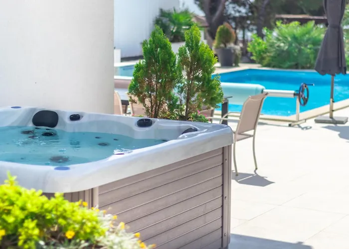 Front In With Kitchen Nyaraló